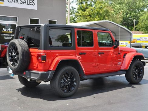 Used 2023 Jeep Wrangler Unlimited Sahara w/ Cold Weather Group AWD/4WD image 5