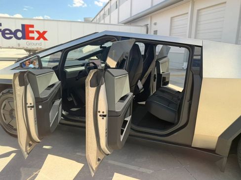 Used 2024 Tesla Cybertruck AWD Crew Cab image 16