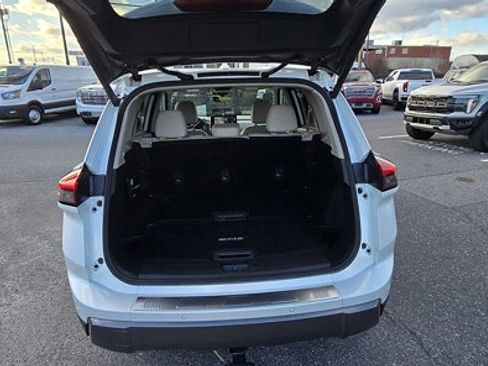 Used 2024 Nissan Rogue SL image 7