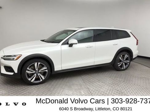 Used 2025 Volvo V60 B5 Cross Country Plus AWD/4WD image 6