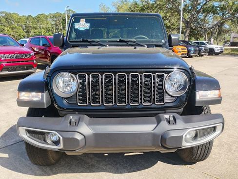 Certified 2024 Jeep Gladiator Sport image 3