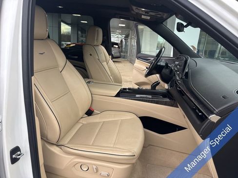 Used 2021 Cadillac Escalade ESV Premium Luxury image 30