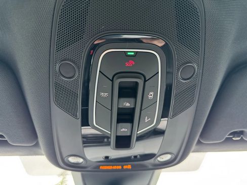 Used 2022 Audi e-tron Premium Plus w/ Premium Plus Package image 44