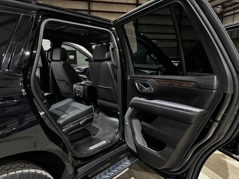 Used 2021 Chevrolet Tahoe Z71 w/ Z71 Signature Package image 21