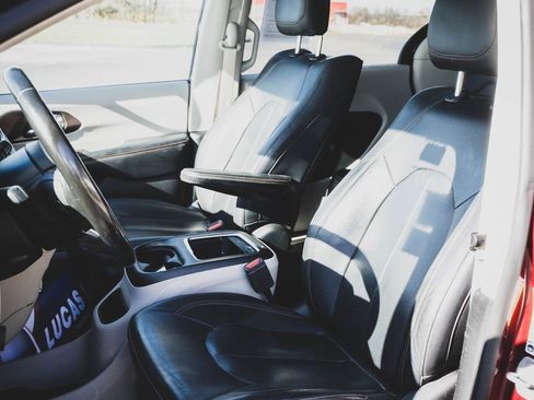 Used 2019 Chrysler Pacifica Touring-L Plus w/ Advanced Safetytec Group image 18