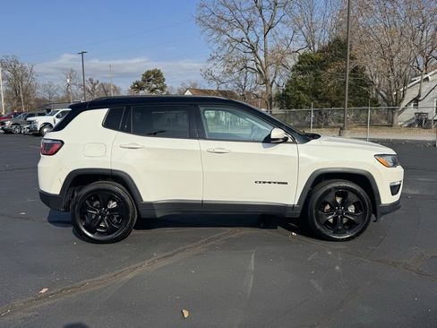 Used 2020 Jeep Compass Altitude image 15
