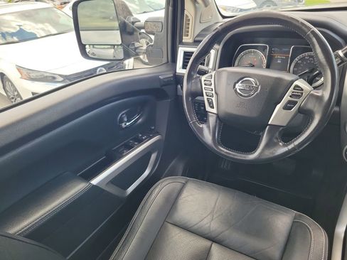 Used 2019 Nissan Titan PRO-4X w/ Pro-4x Convenience Package AWD/4WD image 21