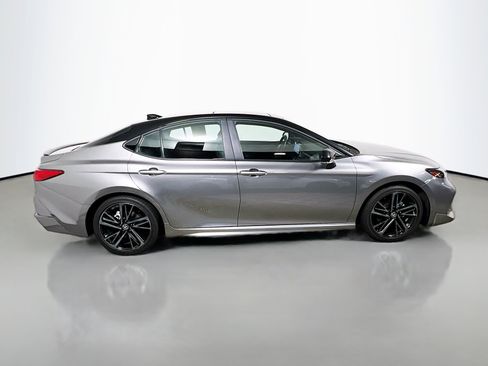 Used 2025 Toyota Camry XSE image 3