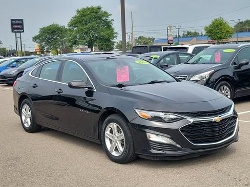 Used 2023 Chevrolet Malibu LT w/ Driver Confidence Package FWD image 2