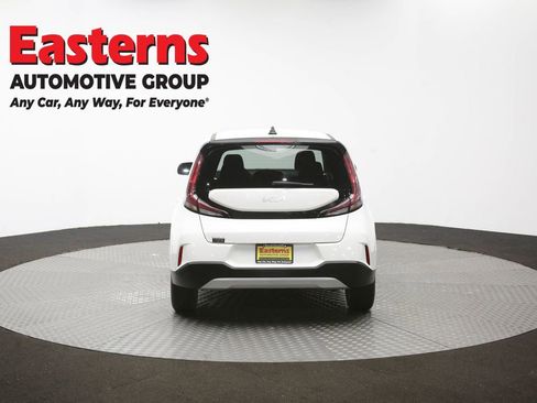 Used 2025 Kia Soul LX w/ LX Technology Package FWD image 36
