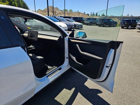Used 2023 Tesla Model Y Long Range AWD/4WD image 27