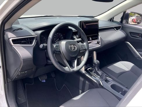 Used 2025 Toyota Corolla Cross LE w/ Moonroof Package FWD image 17