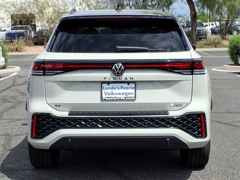 New 2026 Volkswagen Tiguan SE R-Line AWD/4WD image 4