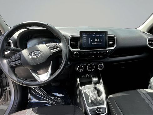 Used 2025 Hyundai Venue SEL FWD image 8