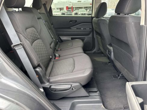 Used 2025 Nissan Pathfinder SV image 26