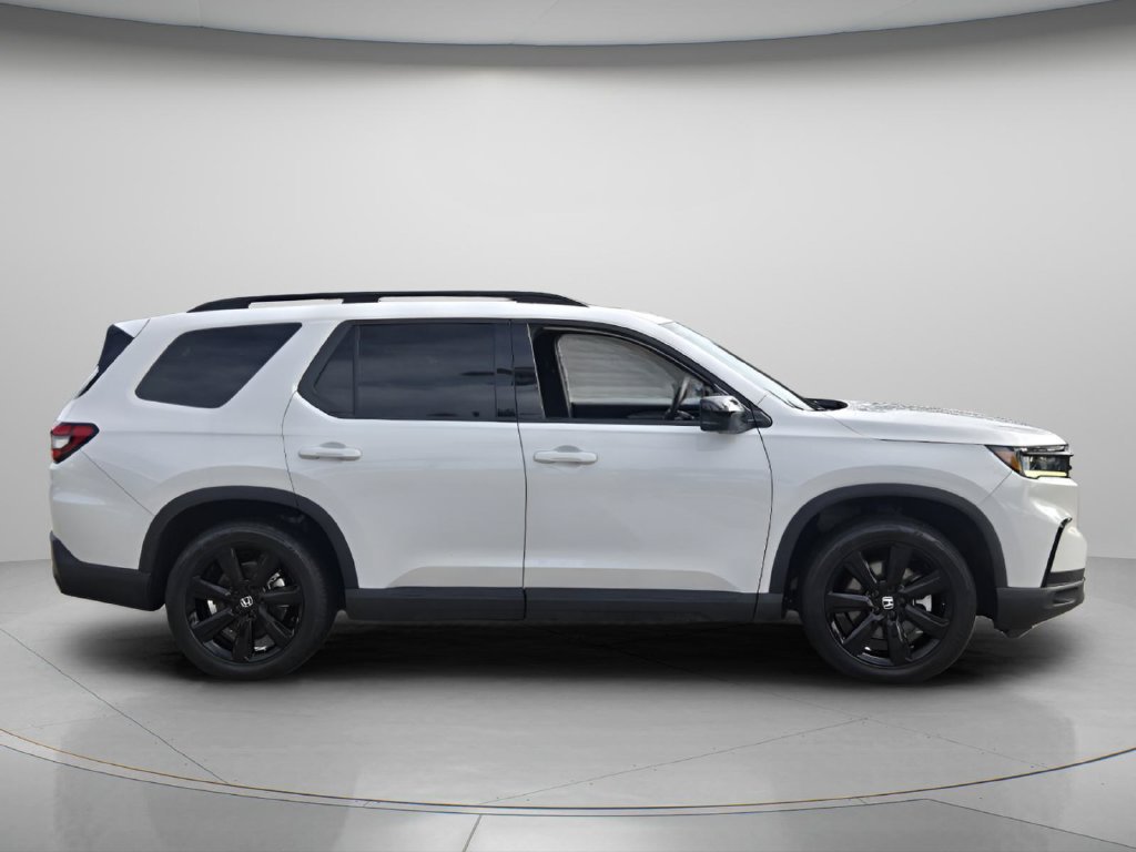 Certified 2025 Honda Pilot Black Edition image 3