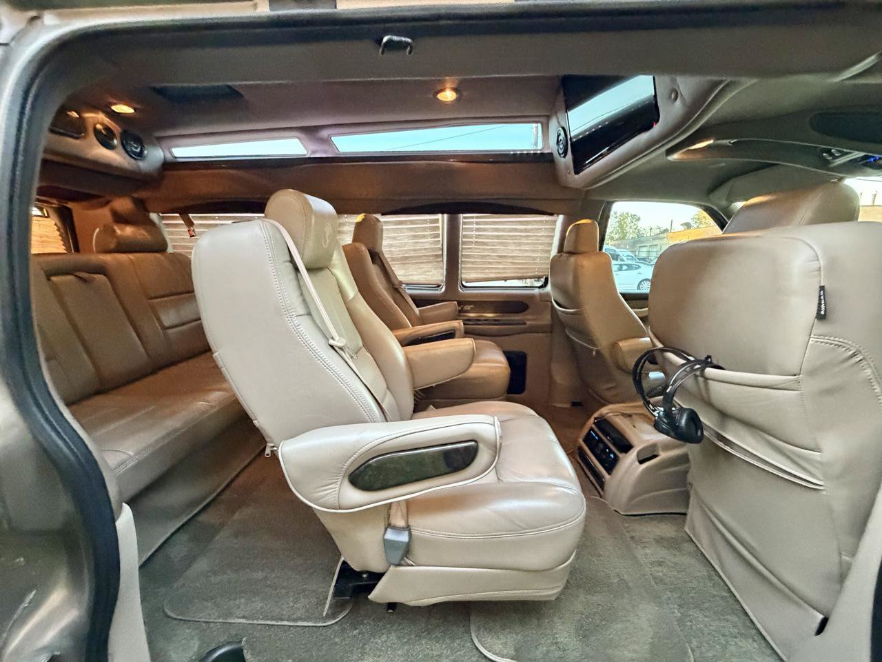 Used 2019 GMC Savana 2500 w/ Enhanced Convenience Package RWD image 43