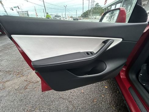 Used 2022 Tesla Model Y Long Range image 12