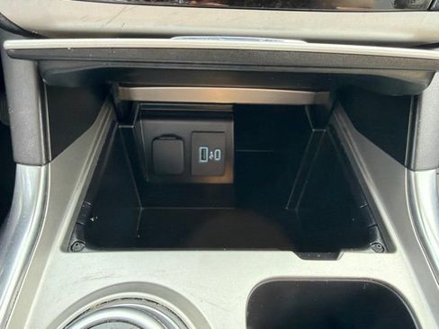 Used 2024 Ford Explorer XLT w/ Equipment Group 202A AWD/4WD image 48