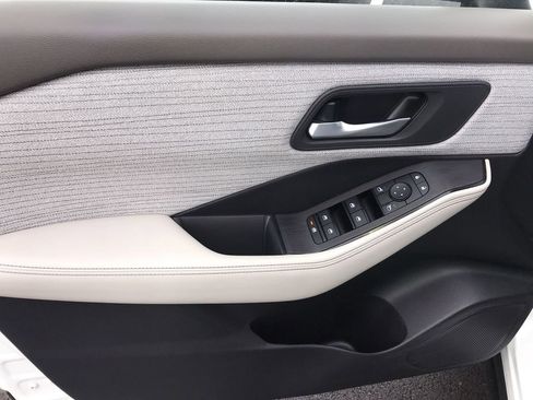 Used 2023 Nissan Rogue SV image 13