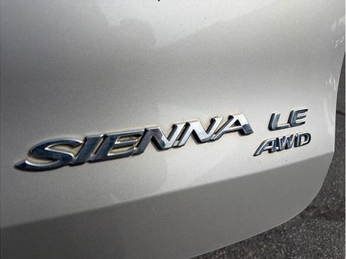 Used 2010 Toyota Sienna LE image 12