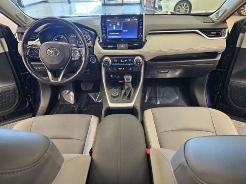 Used 2022 Toyota RAV4 XLE Premium AWD/4WD image 8
