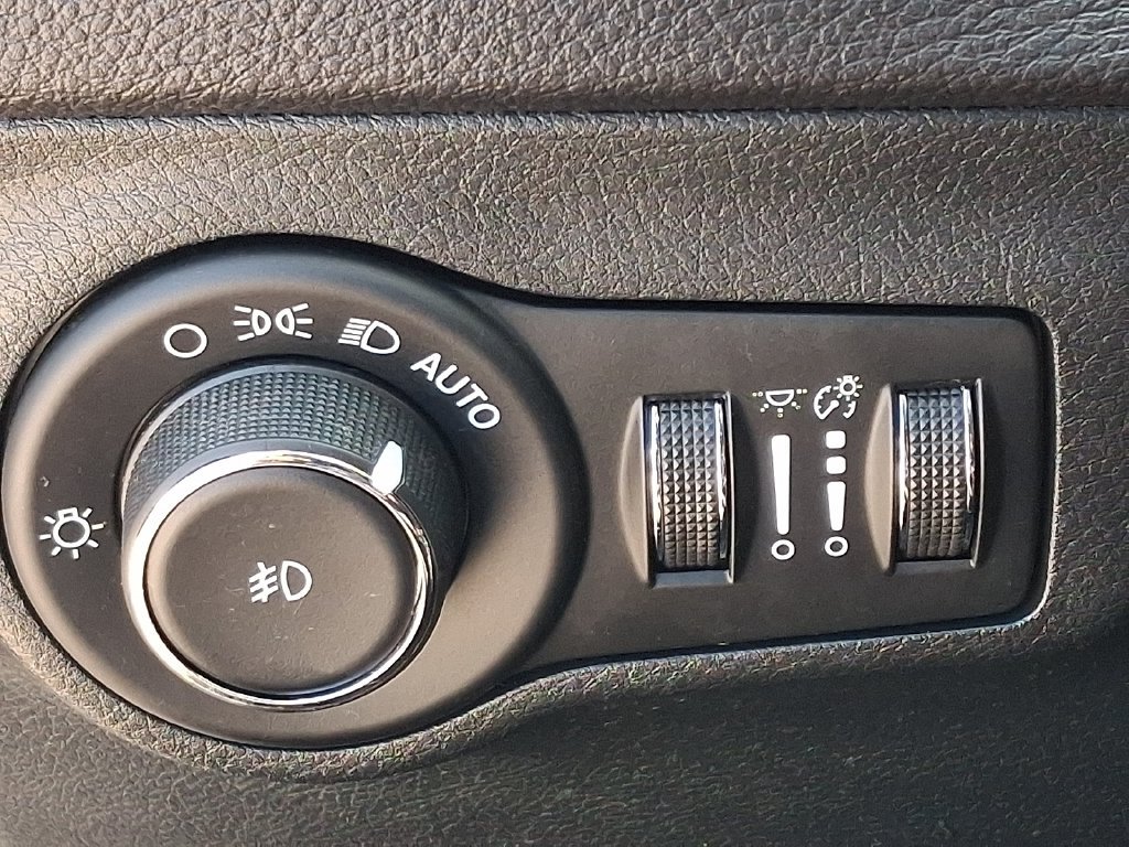 Used 2018 Jeep Compass Trailhawk w/ Navigation Group AWD/4WD image 25