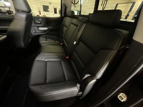 Used 2018 Chevrolet Silverado 1500 LTZ Z71 w/ Redline Edition AWD/4WD image 28