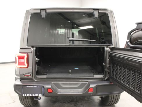 Used 2025 Jeep Wrangler Unlimited Sahara w/ Safety Group AWD/4WD image 12