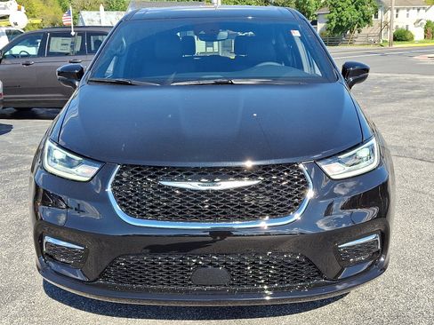 New 2026 Chrysler Pacifica Select image 2