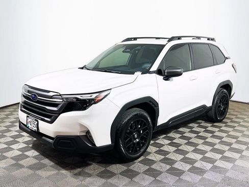 Used 2025 Subaru Forester Premium AWD/4WD image 3