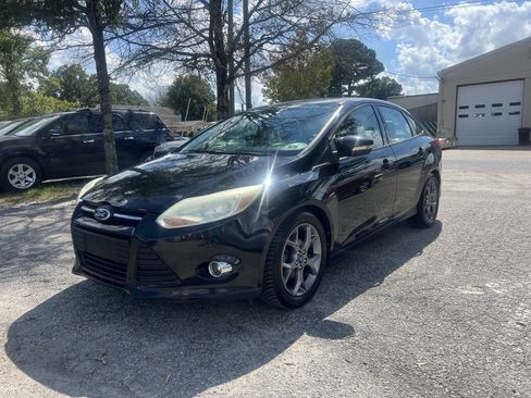 Used 2014 Ford Focus SE w/ Equipment Group 201A image 2