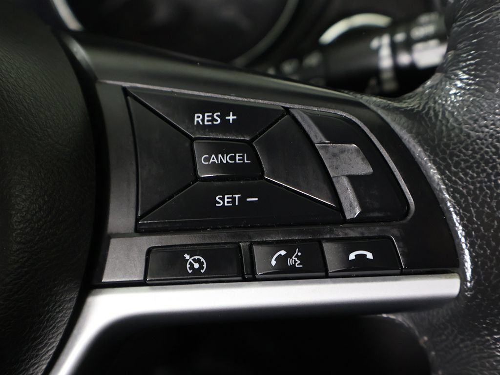 Used 2017 Nissan Rogue SV AWD/4WD image 44