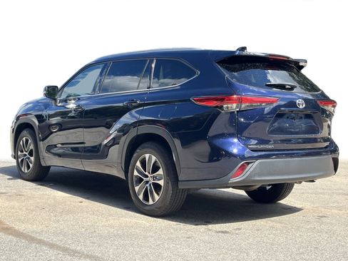 Used 2022 Toyota Highlander XLE image 25