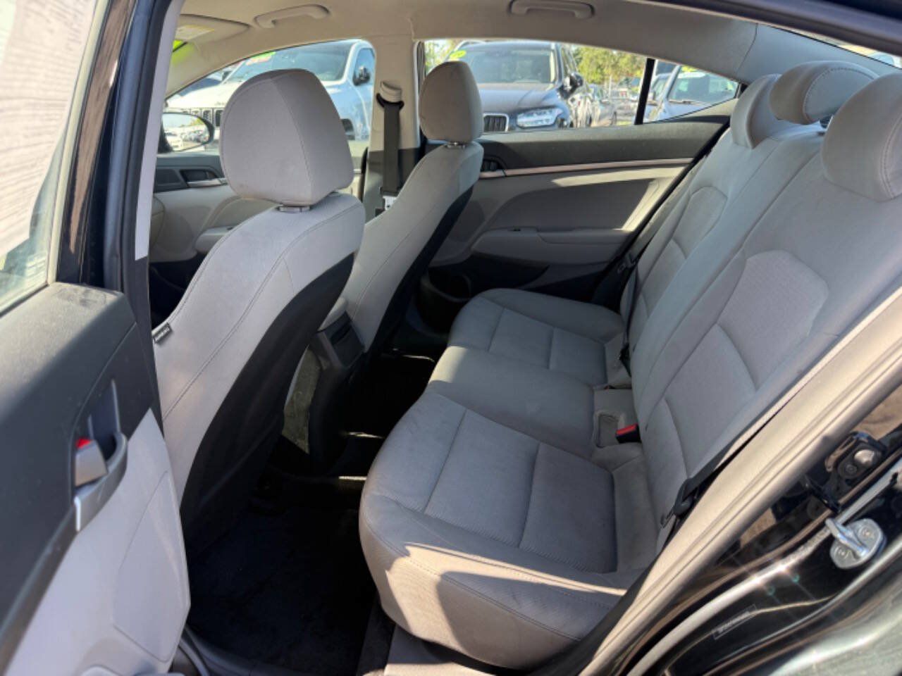 Used 2017 Hyundai Elantra SE FWD image 21