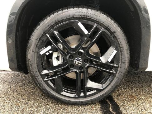 New 2026 Volkswagen Tiguan SE R-Line AWD/4WD image 9