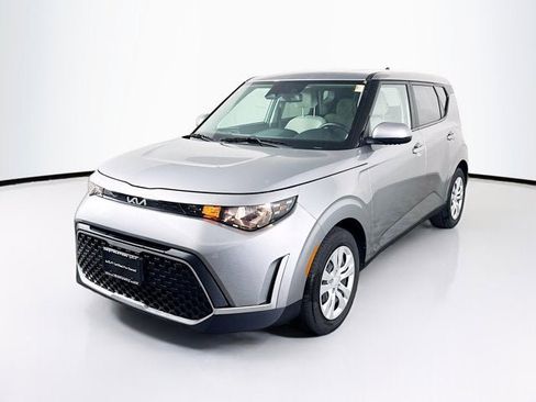 Used 2023 Kia Soul LX FWD image 1
