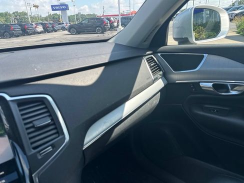 Used 2021 Volvo XC90 T5 Momentum w/ Protection Package Premier AWD/4WD image 16