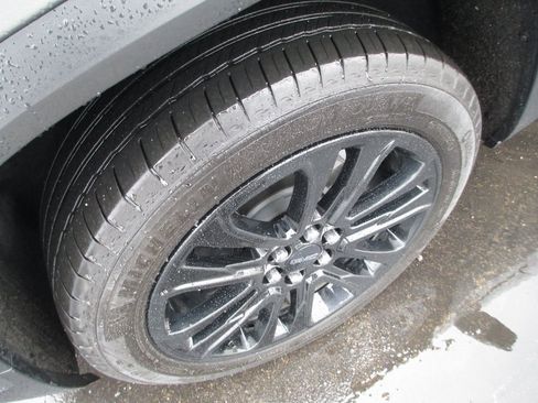 Used 2023 GMC Acadia SLE w/ Driver Convenience Package image 12