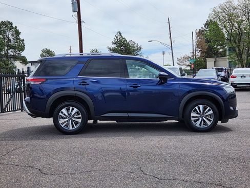Used 2025 Nissan Pathfinder SL AWD/4WD image 4