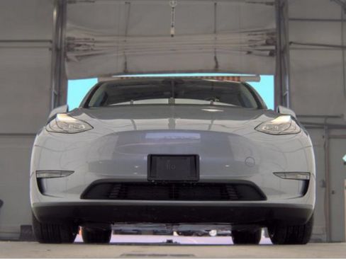 Used 2024 Tesla Model Y Performance AWD/4WD image 3