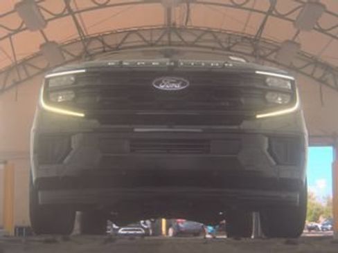 Used 2025 Ford Expedition Active AWD/4WD image 4