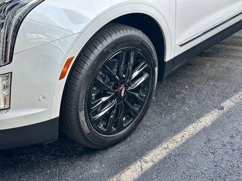 Used 2025 Cadillac XT5 Premium Luxury w/ LPO, Red Accent Package FWD image 8
