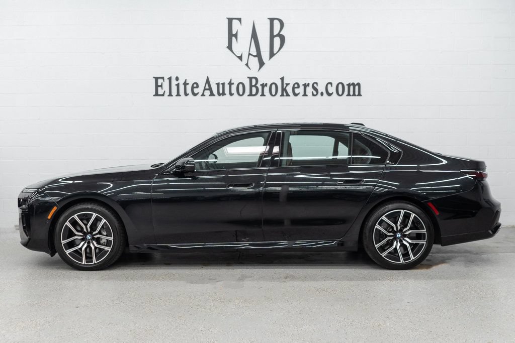 Used 2023 BMW 760i xDrive AWD/4WD image 2