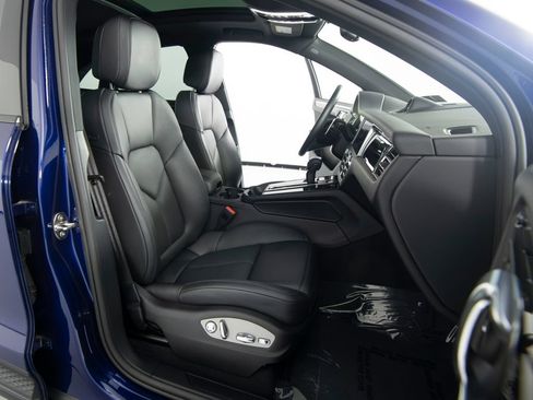 Certified 2026 Porsche Macan AWD/4WD image 37