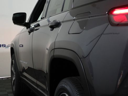 New 2026 Jeep Grand Cherokee Limited AWD/4WD image 9