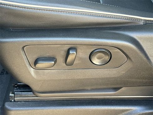 Used 2024 GMC Yukon SLT image 33