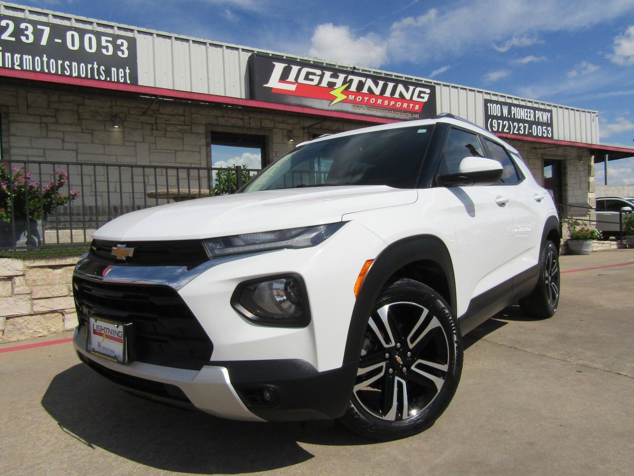 Used 2021 Chevrolet TrailBlazer LT w/ Convenience Package FWD image 1