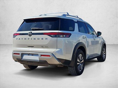 Used 2023 Nissan Pathfinder SL image 4