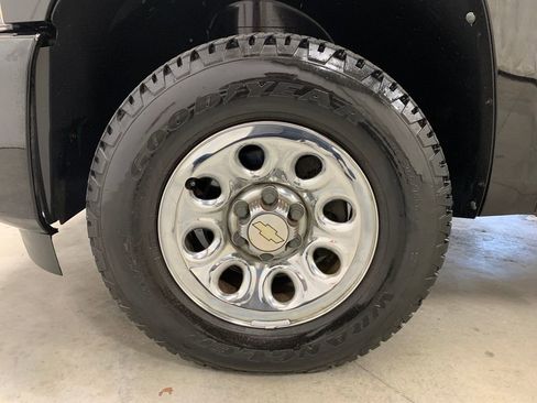 Used 2011 Chevrolet Silverado 1500 W/T w/ LS Package AWD/4WD image 2